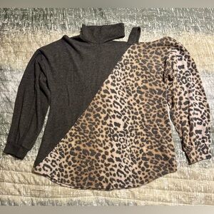 Viamor - Women’s Balloon Sleeve Top - Size Large